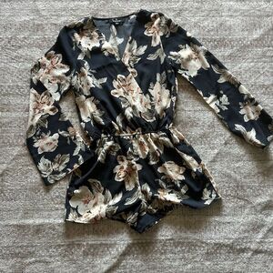 Lulus Size Small Gray Floral Print Romper long sleeve